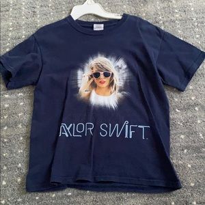 kids taylor swift 1989 shirt bought at concert